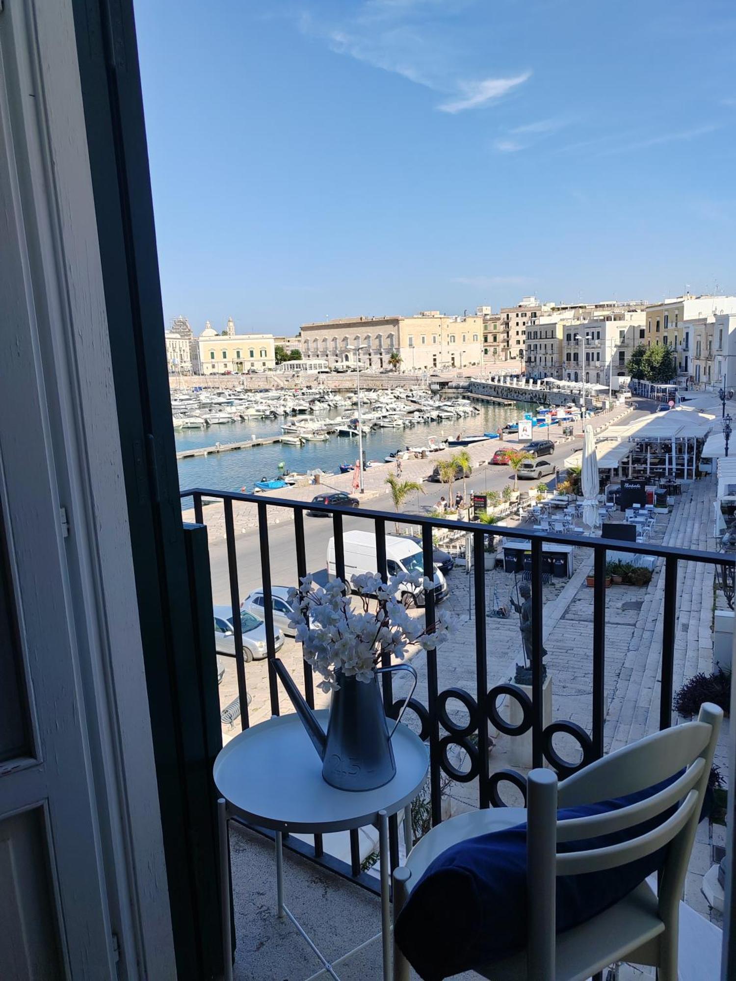Ferienwohnung La Finestra Sul Porto Trani Exterior foto